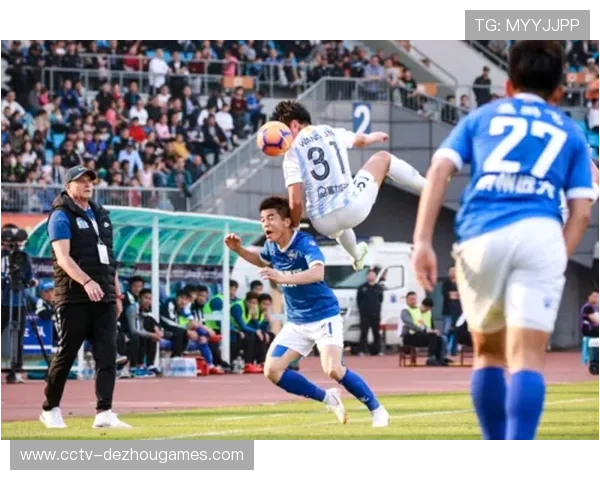 姜晨璟中场调度有序，年轻球员挑大梁